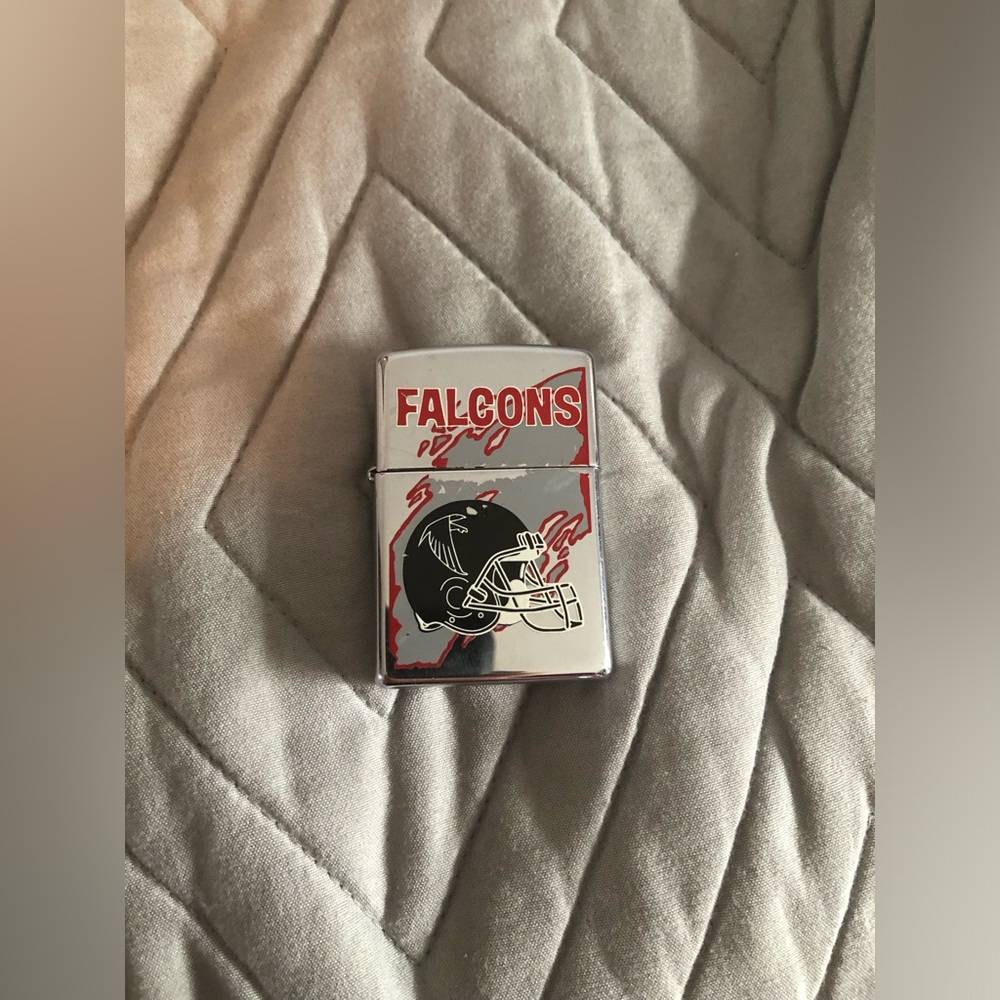 Falcons zippo